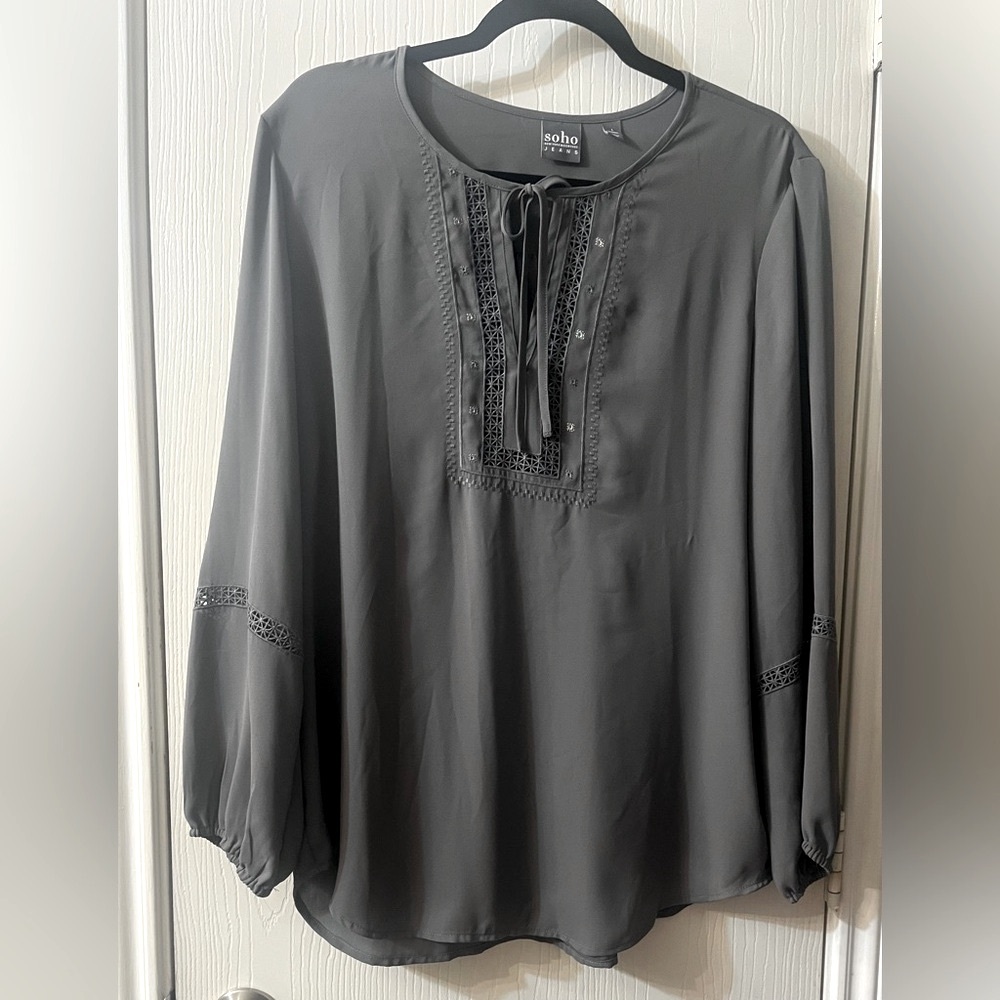 🛍️NWOT New York & Company/Soho Large Gray Blouse